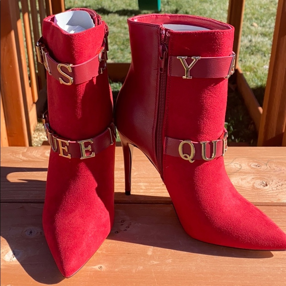 Booties “Yass Queen”